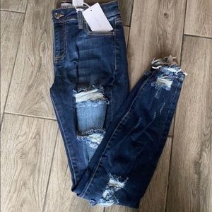 Distressed jeans ✨NEW NEW NEW